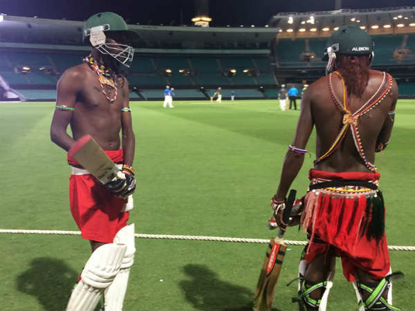 पारंपरिक वस्त्रों में क्रिकेट