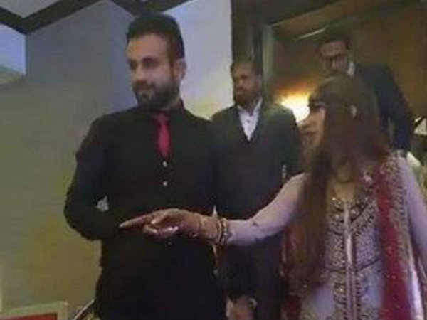 जेद्दा में मॉडलिंग करती