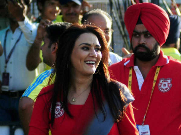 जीन प्रीति से दस साल छोटे हैं