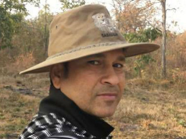 तस्वीर देखकर बताइये कि सचिन तेंदुलकर इस समय कहां हैं?