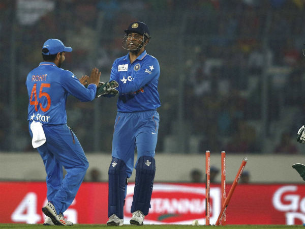 धोनी के वीरों ने किया पाकिस्तान को चारों खाने चित्त