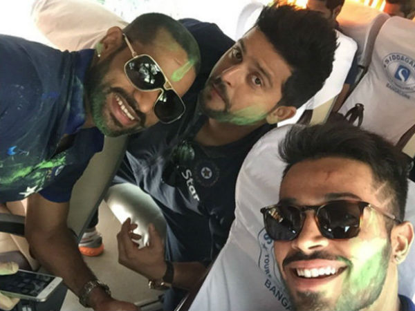 टीम इंडिया ने खेली मस्त होली