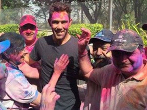 ऑस्ट्रेलियाई क्रिकेटर मैक्सवेल ने किया भांगड़ा, जमकर खेली होली