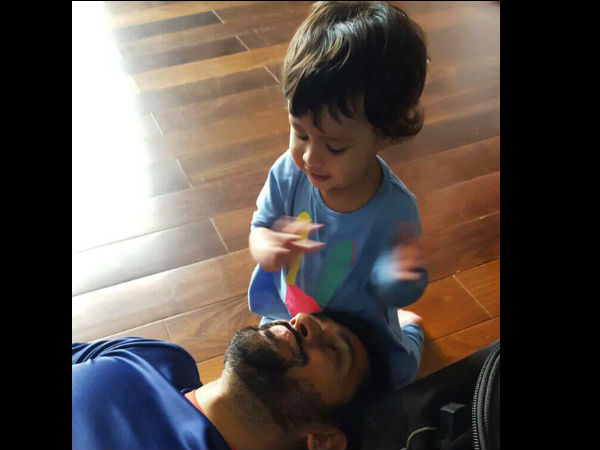 बेबी जीवा के साथ 'डैडी कूल' धोनी की मस्ती