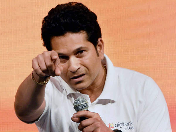 जब बड़े-बड़े बैग लेकर पैदल ही सचिन को घर जाना पड़ा