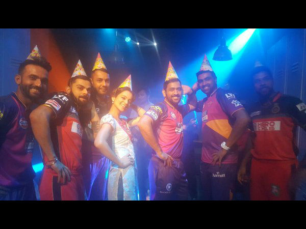 अनुष्का नहीं कंगना के इशारों पर नाचें विराट, धोनी भी साथ, देखें तस्वीरें