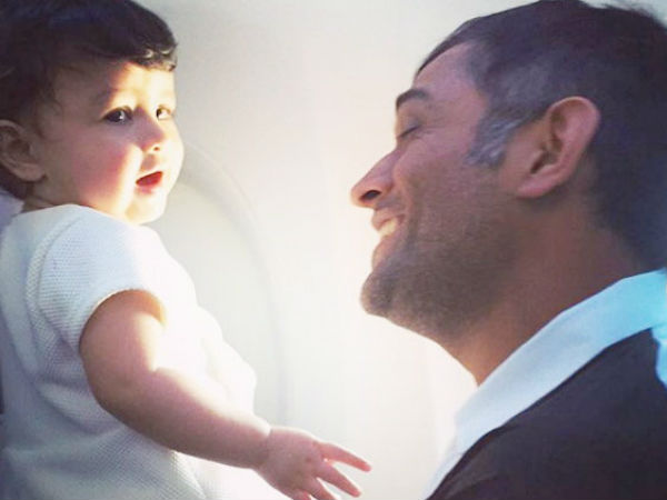 देखें: फ्लाइट में पापा धोनी की डार्लिंग जीवा संग मस्ती