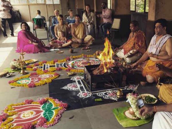 Pics: बेटी 'इंडिया' के लिए जोंटी रोड्स ने मठ में की पूजा