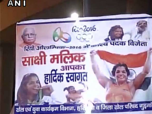 दिल्ली पहुंचीं साक्षी मलिक