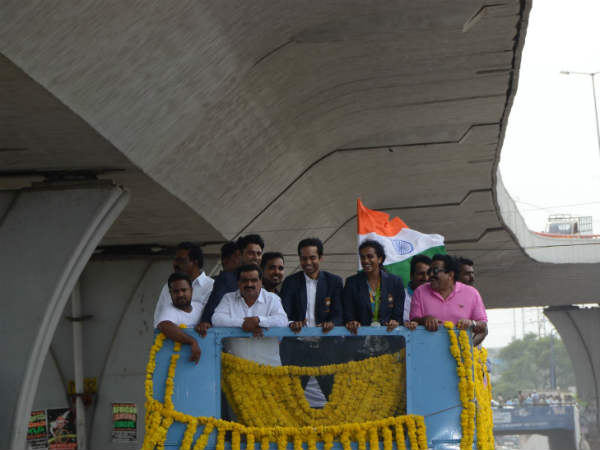 'पर्ल सिटी' ने बांहे फैलाकर किया बेटी सिंधु का स्वागत, तस्वीरें..