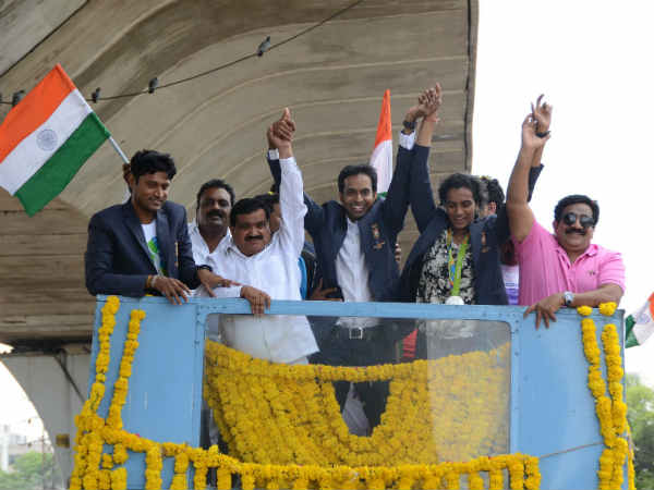 'पर्ल सिटी' ने बांहे फैलाकर किया बेटी सिंधु का स्वागत, तस्वीरें..