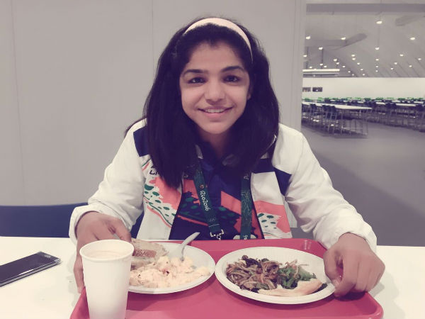 खेल रत्न साक्षी मलिक की ये तस्वीर हो रही है VIRAL, क्यों?