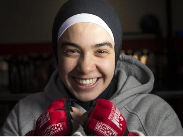 17 साल की मुस्लिम लड़की ने बनाया रिकॉर्ड, हिजाब पहन कर उतरी बॉक्सिंग रिंग में