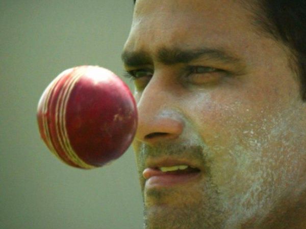  236 पारियों में 619 विकेट 