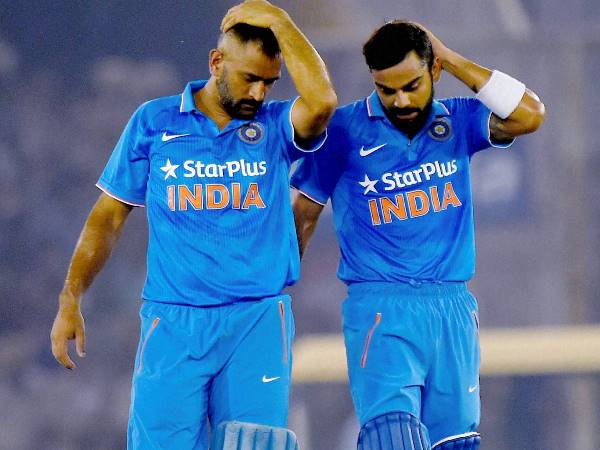 धोनी ने खेली 80 रनों की पारी, बनाए कई रिकॉर्ड