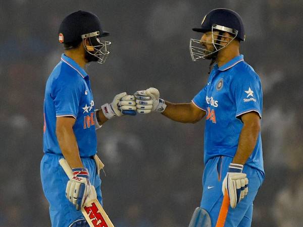 कोहली-धोनी के बीच तीसरे विकेट के लिए 151 रनों की साझेदारी