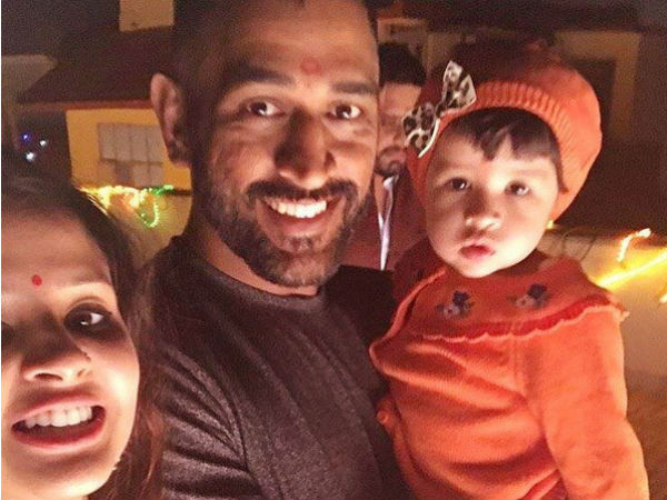कप्तान धोनी अपनी पत्नी साक्षी और बेटी जीवा संग
