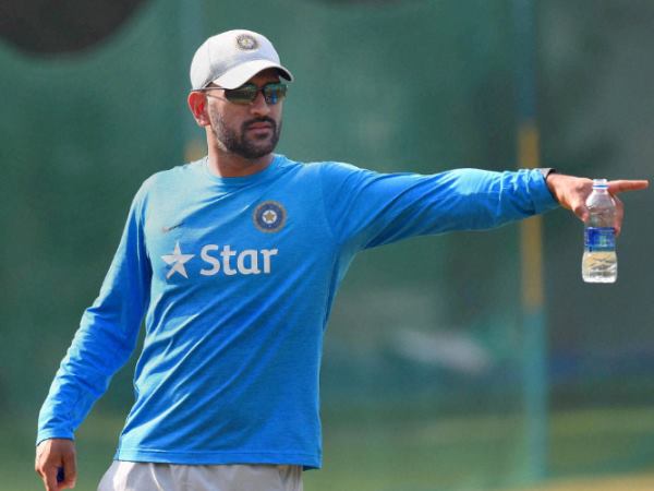 न्यूजीलैंड के खिलाफ मैच के दौरान धोनी ने किया 'जादू', VIDEO वायरल