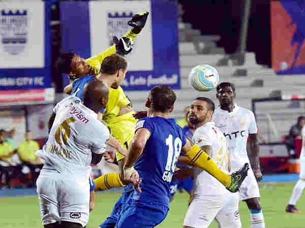 ISL: मुंबई ने रोका नॉर्थईस्ट का विजयरथ, मैच किया अपने नाम