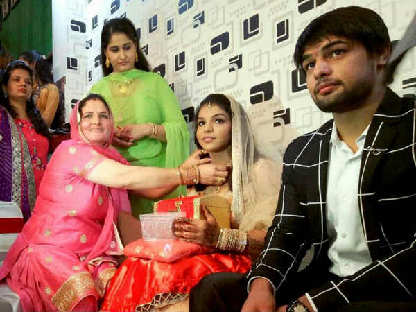 ओलंपिक मेडलिस्ट साक्षी मलिक ने अपने ब्वॉयफ्रेंड सत्यव्रत से की सगाई, दिसंबर में होगी शादी