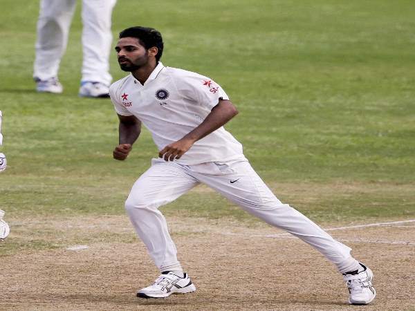 कोलकाता टेस्ट: दूसरे दिन का खेल खत्म, भुवनेश्वर के पंजे से भारत मजबूत