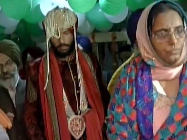 शादी में शामिल हुए करीबी रिश्तेदार