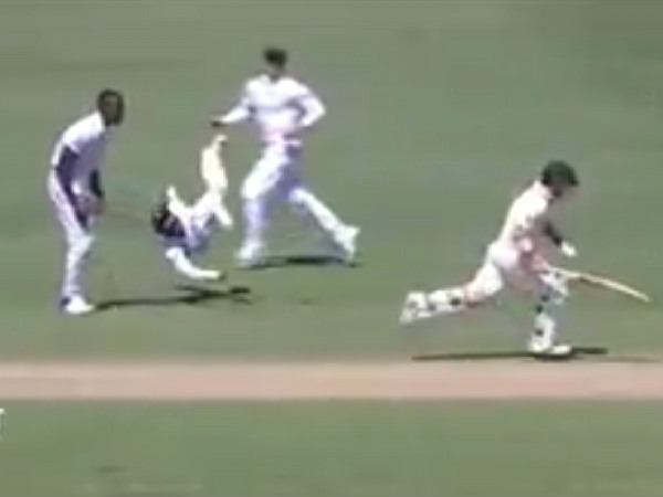 VIDEO: फील्डर ने हवा में उड़ते हुए मारा ऐसा सटीक थ्रो कि उड़ गए सबके होश !