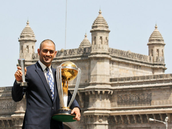 महेन्द्र सिंह धोनी ने छोड़ी कप्तानी, आखिर क्यों है ये एक ब्रेकिंग न्यूज?