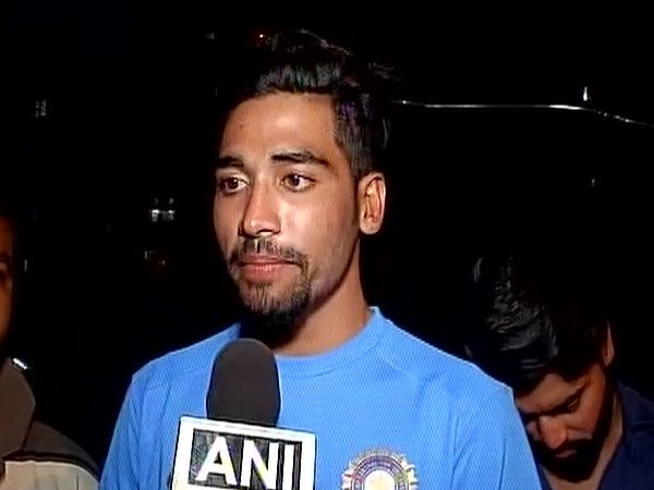 सिराज ने क्रिकेट की शुरुआत टेनिस बॉल से की थी