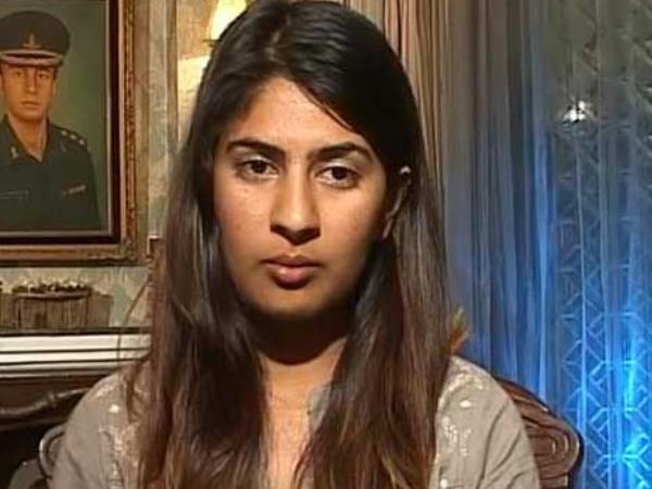 कैप्टन मनदीप सिंह की बेटी और डीयू की छात्रा गुरमेहर कौर