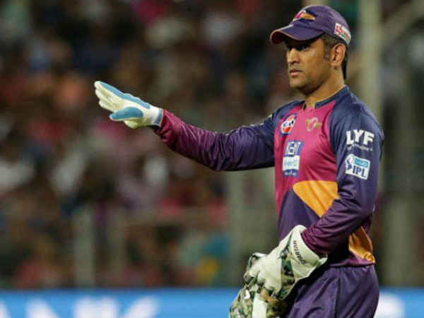 IPL 2017: पुणे सुपरजाएंटस की कप्‍तानी से हटाए गए महेंद्र सिंह धोनी