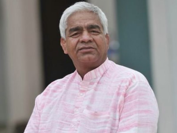 महावीर फोगाट का जावेद अख्तर को जवाब, वो देश को मेडल दिलाने वालों को अनपढ़ कह रहे