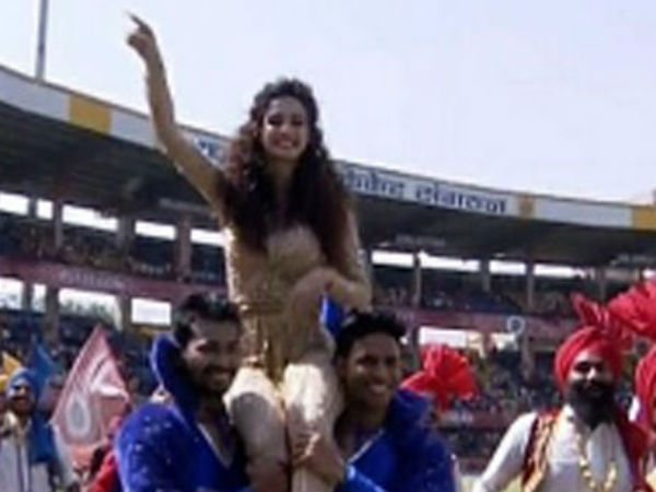  कृति सेनन