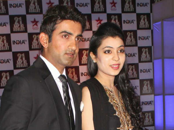 शादी 28 अक्टूबर 2011 में 