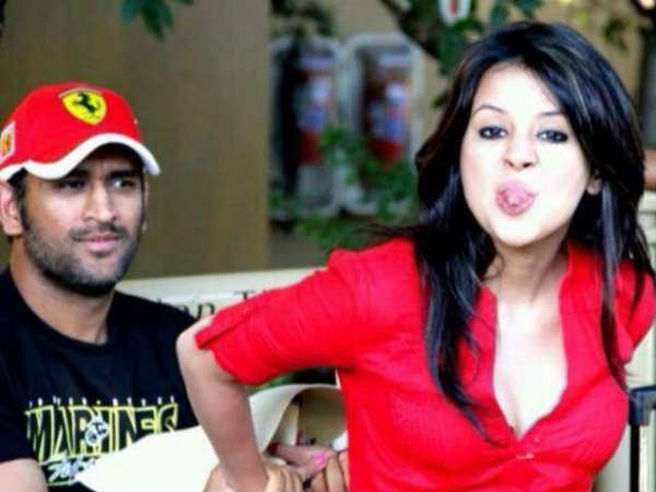 धोनी और साक्षी