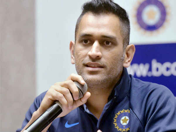 #Dhonidropped पर आ रहे कमेंट 