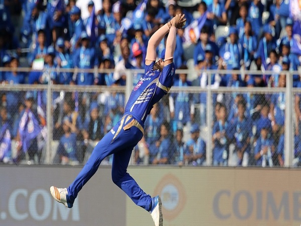 मिशेल चले, मलिंगा ने खर्चे रन