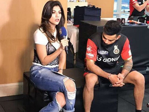 एंकर की फटी जींस पर टिक गईं विराट की नजरें