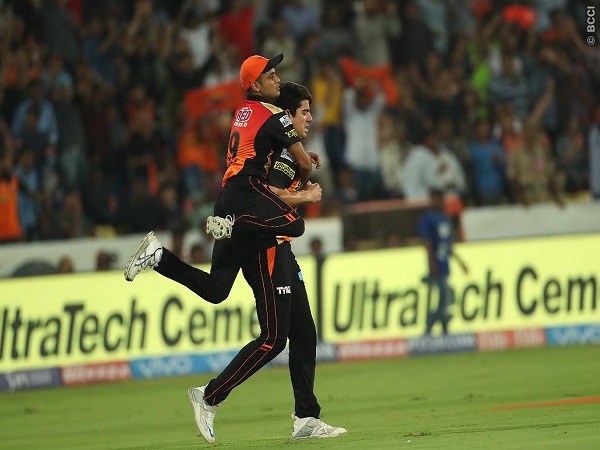 संभाले नहीं संभली दिल्ली की पारी