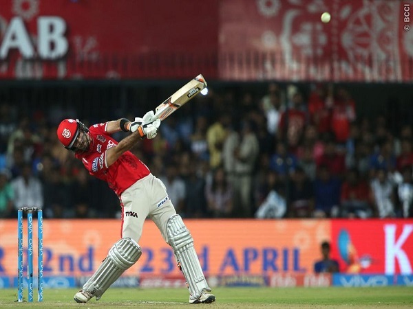 और जब चली मैक्सवेल की आंधी