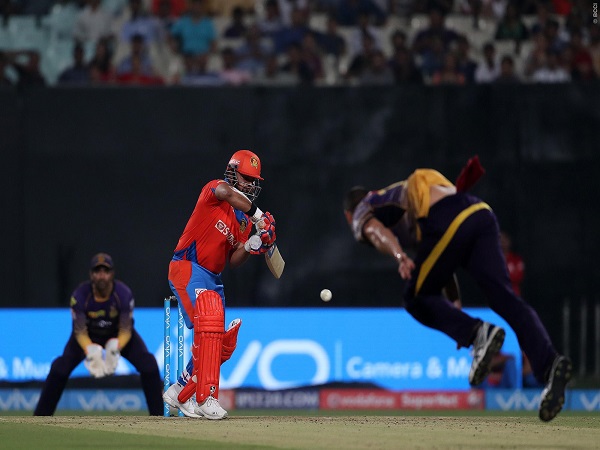 और फिर चली रैना की आंधी