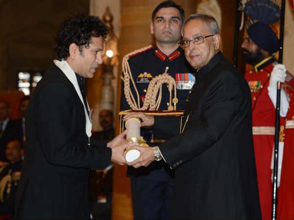 मैं उस देश का वासी हूं ...