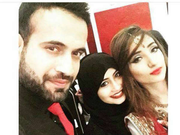 बेटे का नाम इमरान खान रखा 