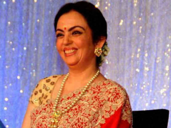 नीता अंबानी को जूतों का बेहद शौक