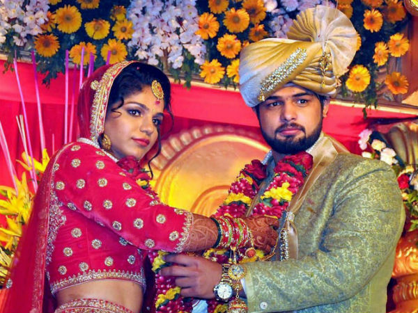 Pics: आखिरकार सत्यव्रत के साथ सात जन्मों के बंधन में बंधी रेसलर साक्षी मलिक