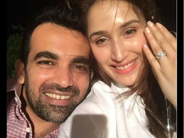 IPL मैच के बीच ही जहीर खान ने बॉलीवुड ऐक्ट्रेस सागरिका घाटगे से की सगाई,शेयर की तस्वीर