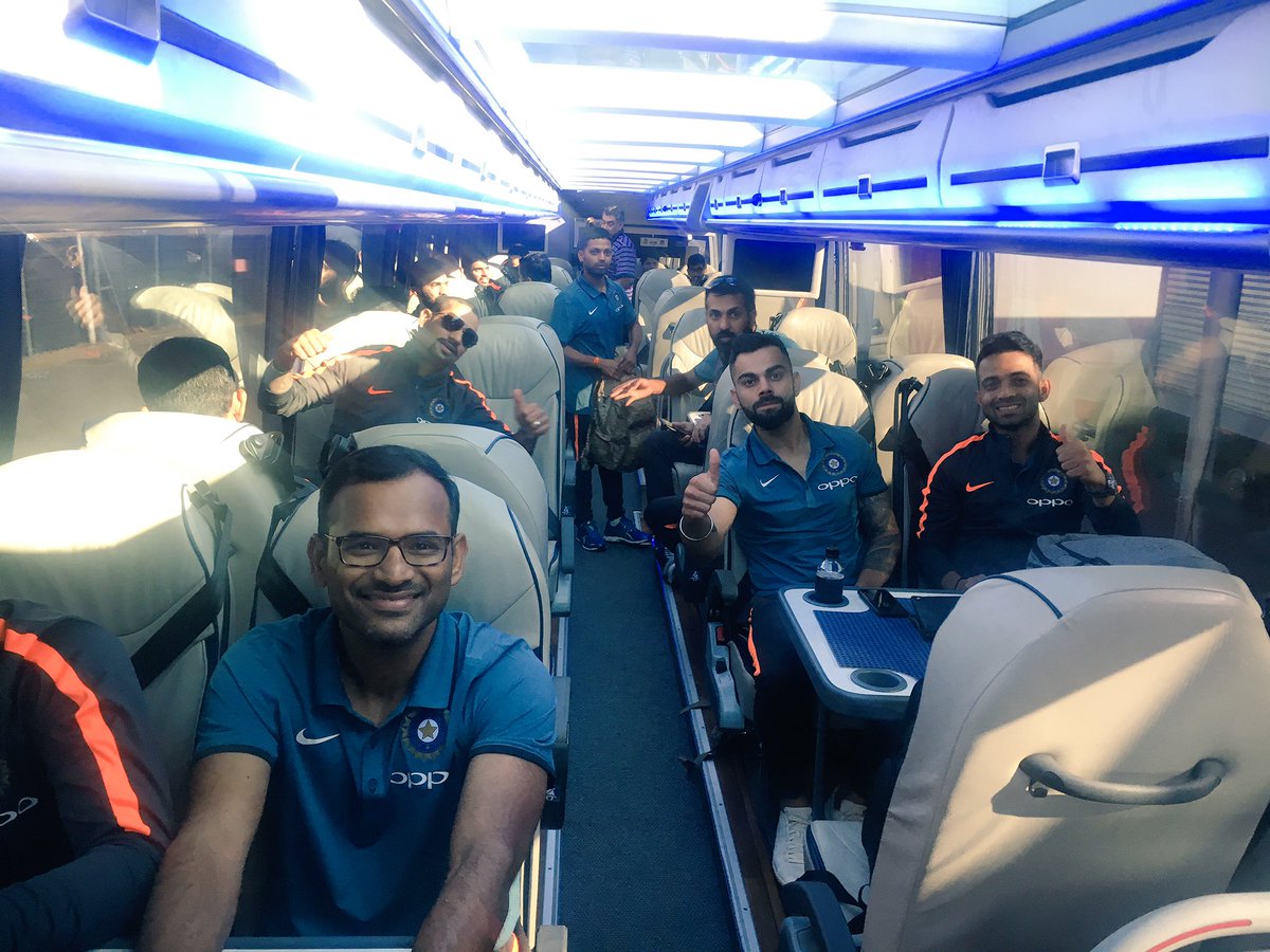 Champions Trophy: खिताब बचाने इंग्लैंड पहुंची टीम इंडिया, शेयर की बस के अंदर की फोटो