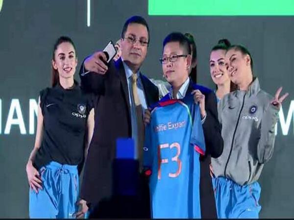 ट्विटर पर विरोध में उतरे लोग