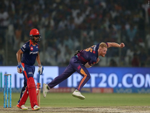 विकेट गिरते रहे, नायर मारते रहे