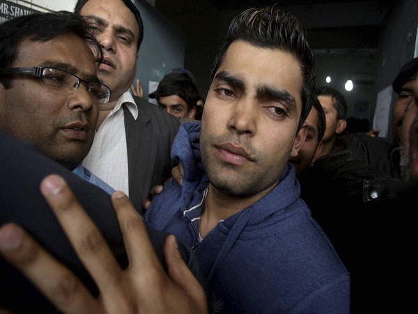 पाकिस्तान में पास और इंग्लैंड में फेल हुए अकमल